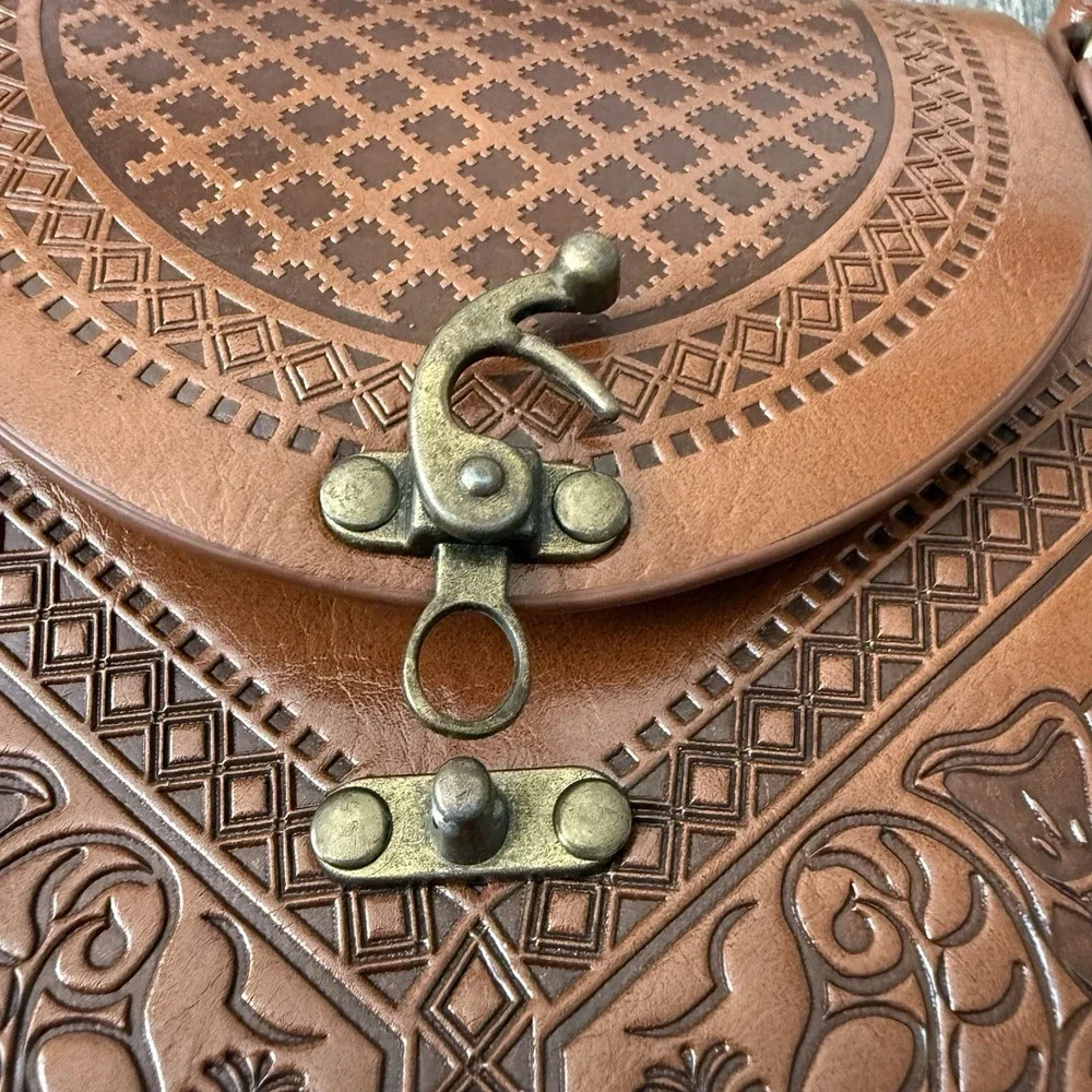 Alma Mia Tooled Leather‎ Crossbody Bag Brown Boho Western Saddle Floral Embossed